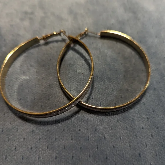 Earrings and bracelet set - Picture 2 of 7